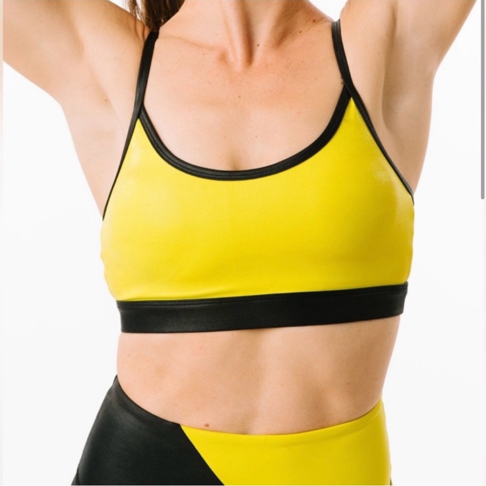 ZYIA 🌙 | Active Neon Yellow and Black - Light & Tight Sports Bra XXXL